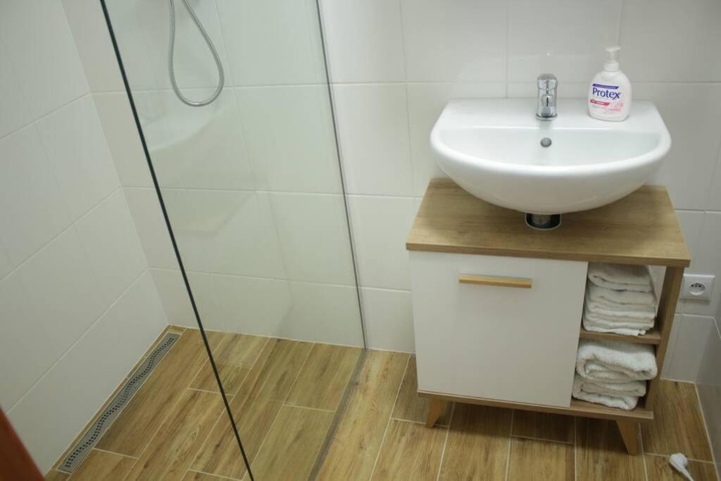 Apartman - Dlhe Diely Lägenhet Bratislava Exteriör bild